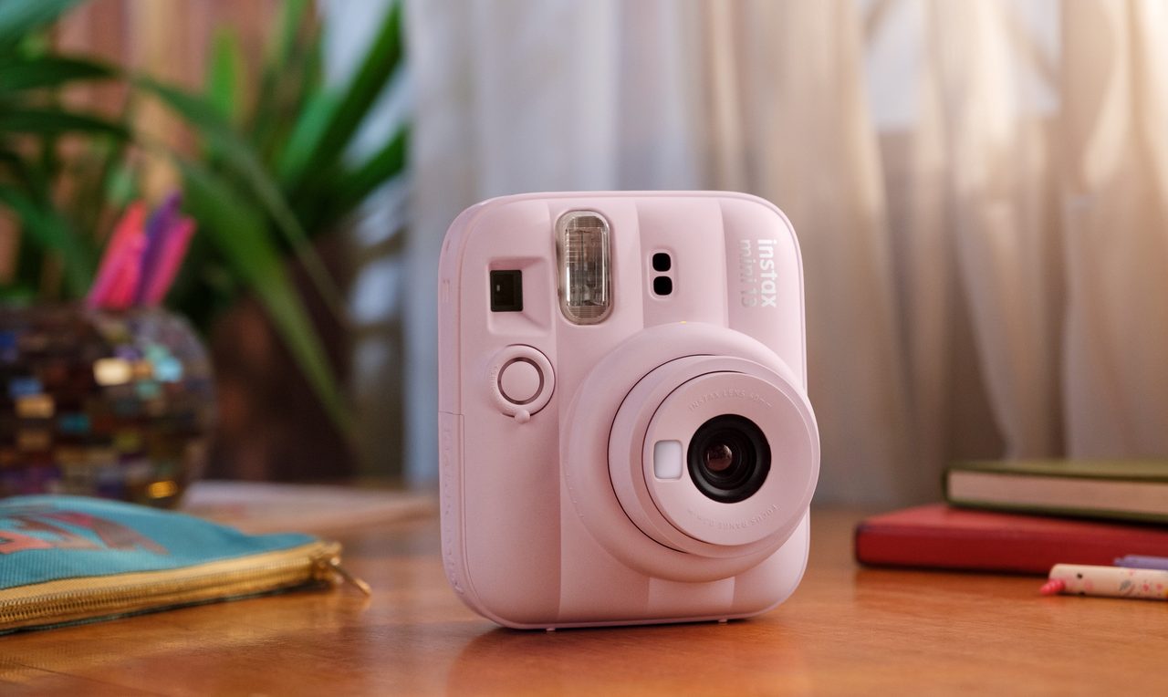 Fujifilm instax mini 13 ve Pastel Galaxy Filmi Satışa Sunuldu