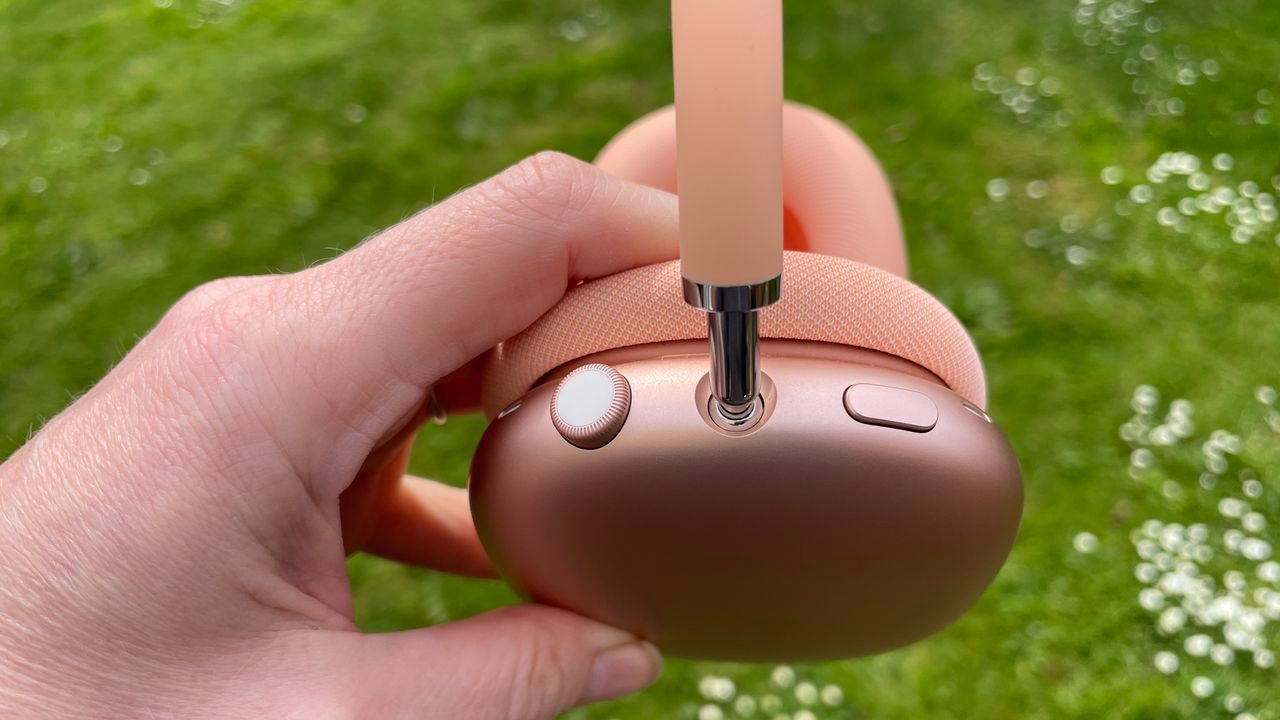 AirPods Max fiyatı en düşük seviyeye indi: 399 dolar