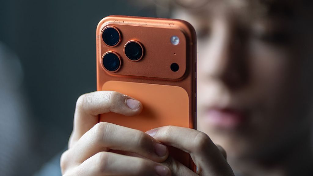 Apple'ın çocuk güvenliği özellikleri yeterince etkili değil, uzmanlar uyarıyor