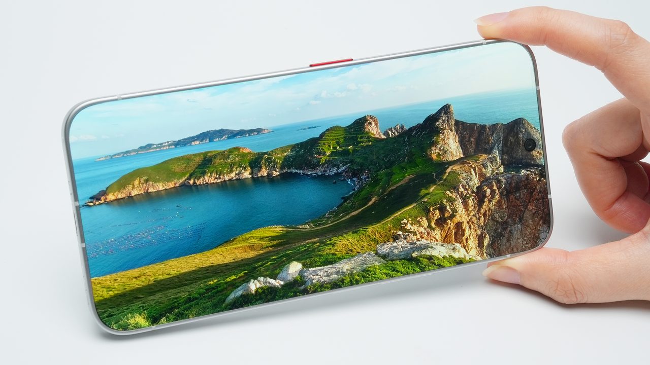 TECNO, Sektörün İlk 0 mm Çerçeveli Telefonunu Duyurdu